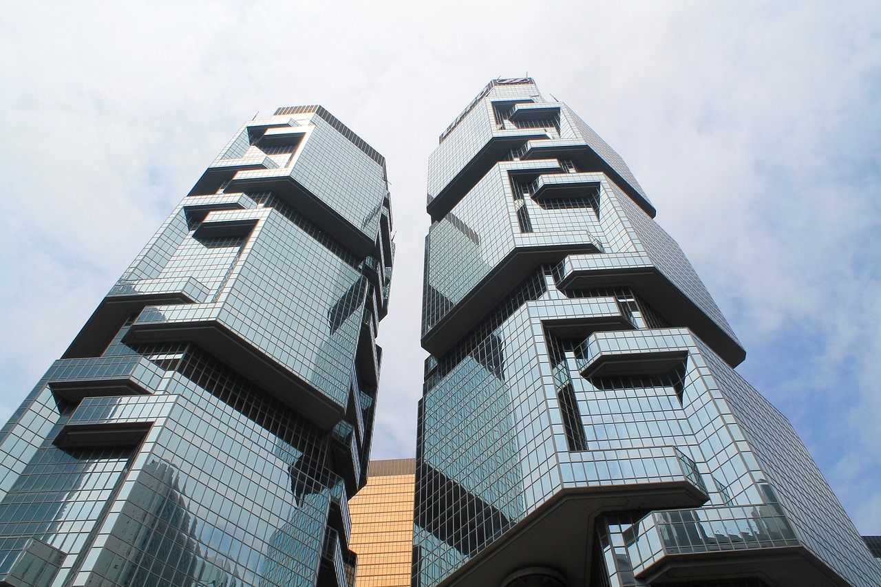 中国上市快递公司的现状与未来展望，探究各大快递公司上市之路与前景