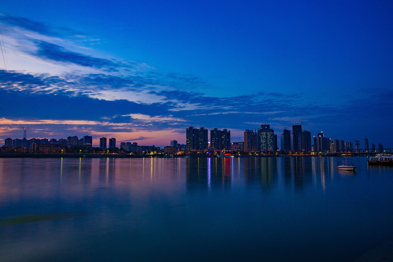 福州璀璨夜景，夜色中的璀璨明珠闪耀迷人光彩