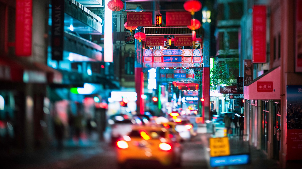 中央电视台播音员，声音的传播与文化的传承者
