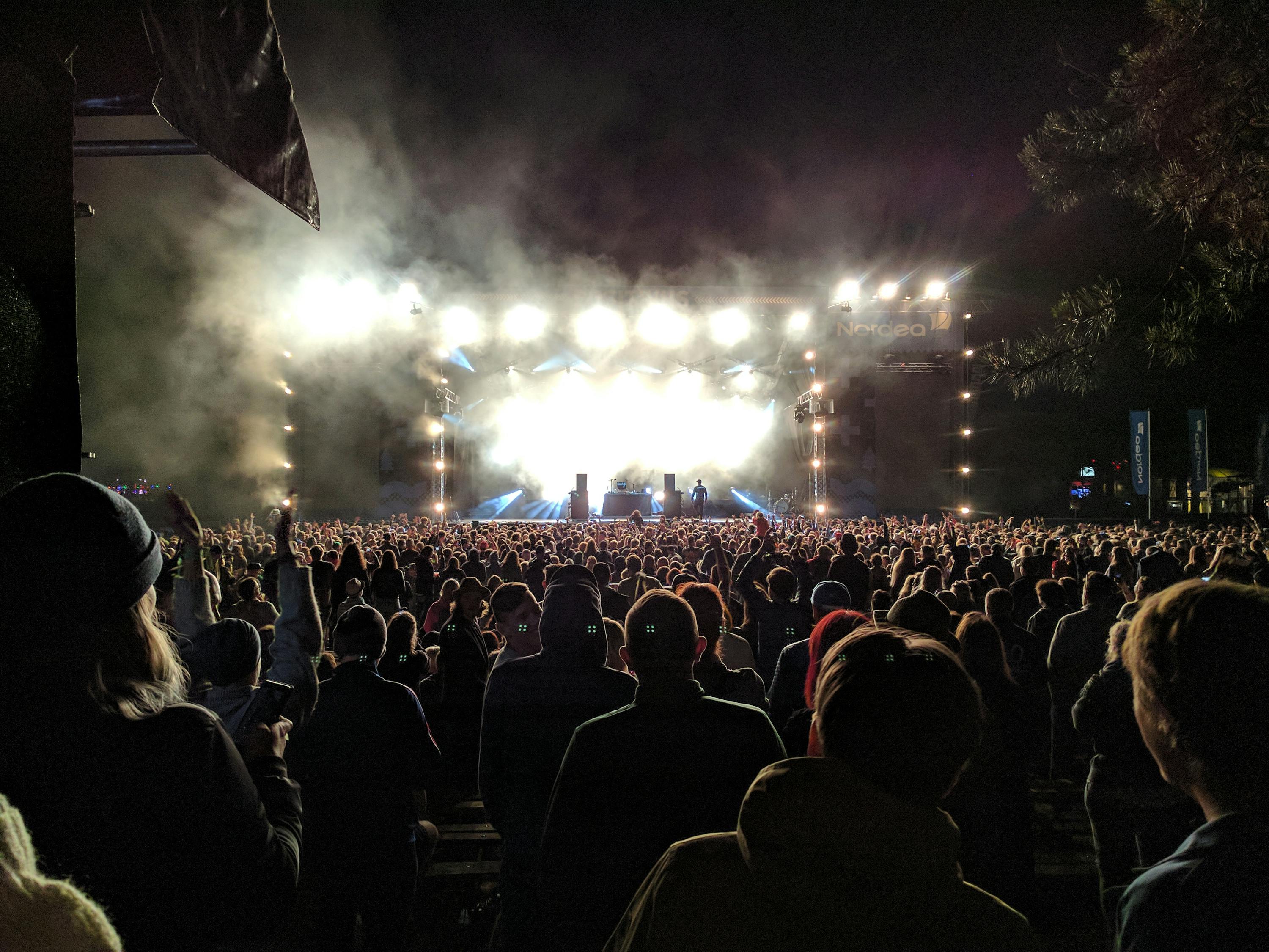 三歌比赛，音乐的盛宴，激情的狂欢之夜
