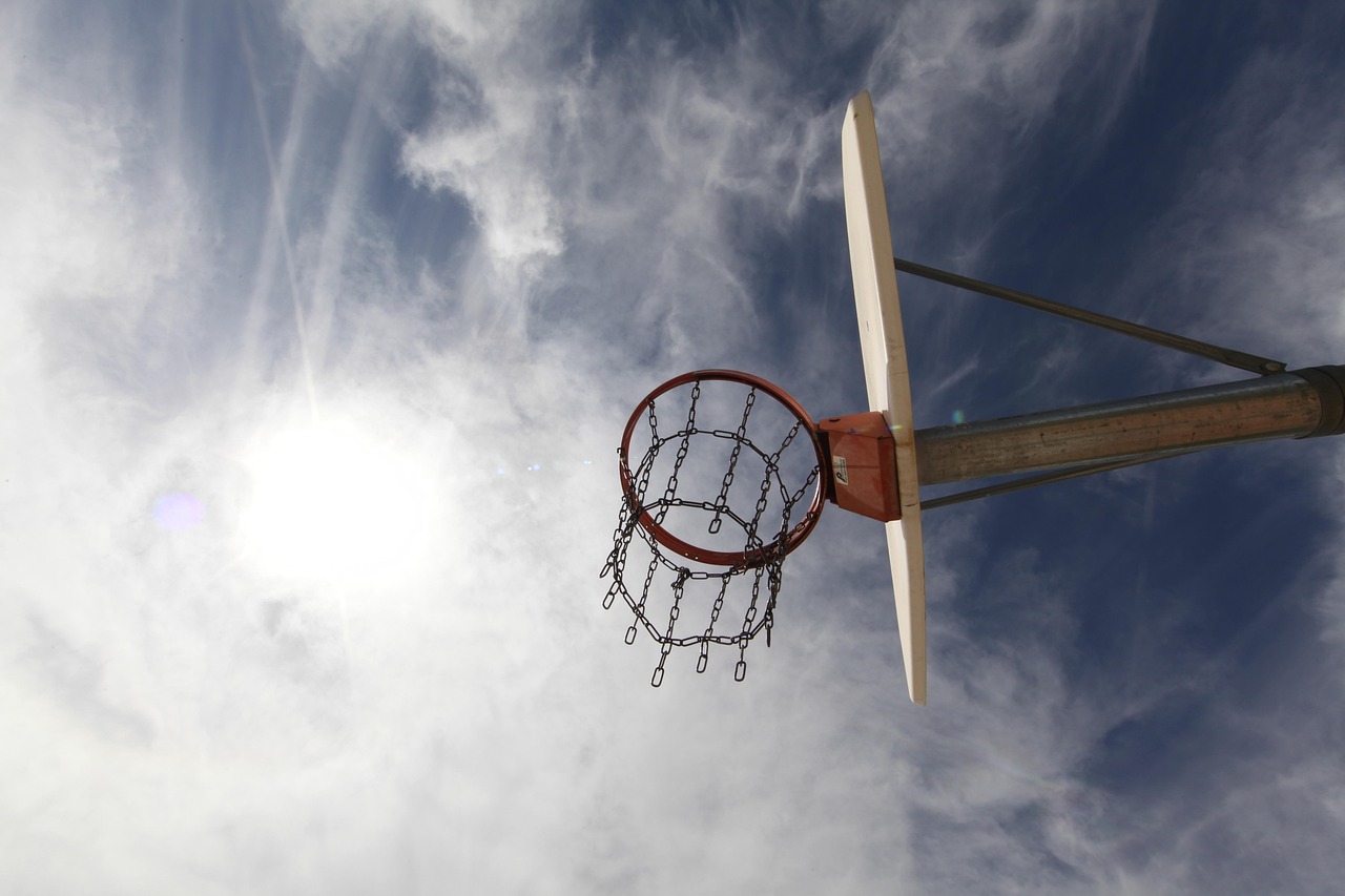 今天NBA赛事纷呈，一场精彩绝伦的篮球盛宴