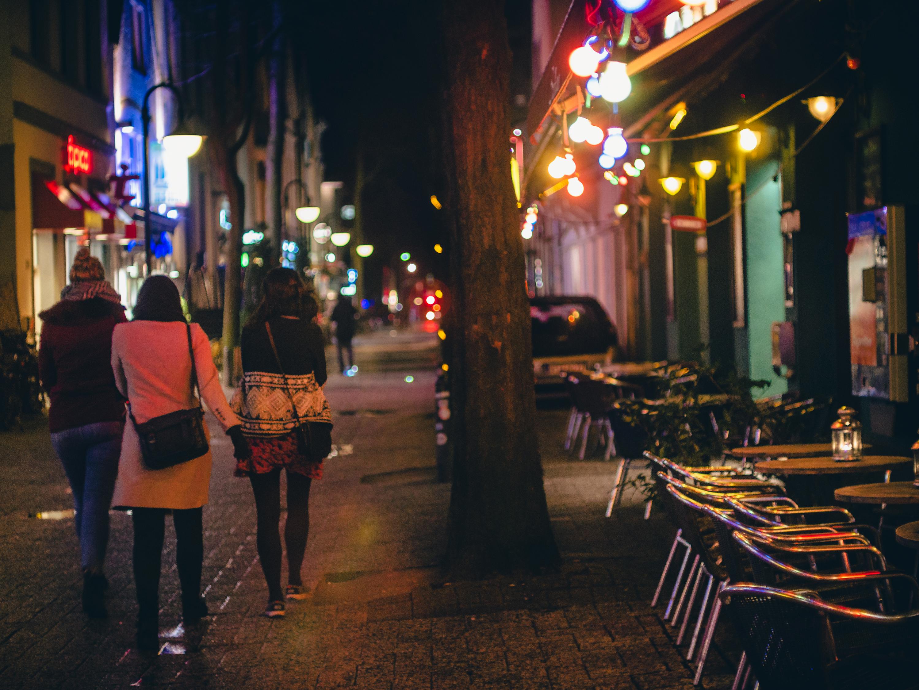 深夜福利电影院，城市隐秘乐园的夜场电影盛宴