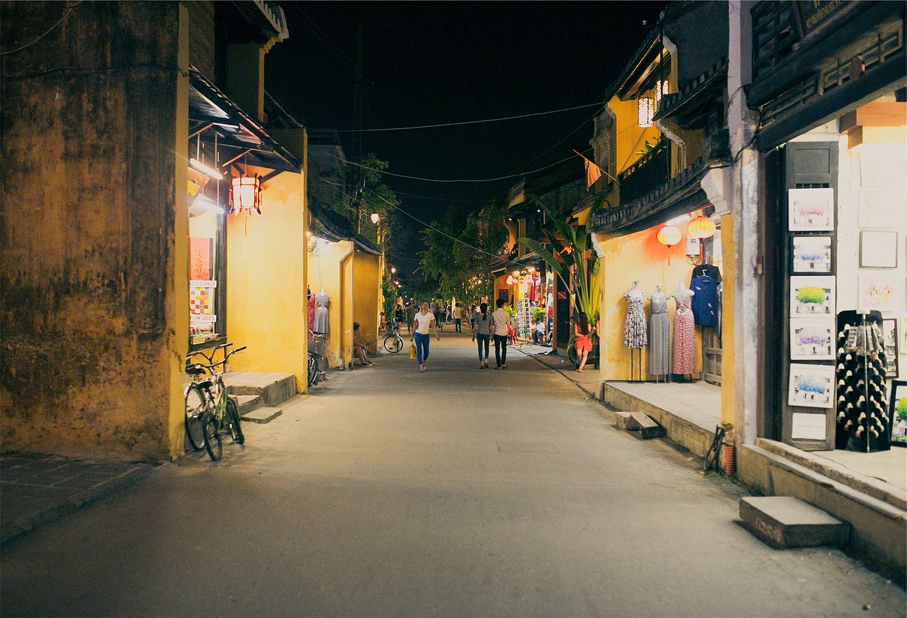 光影交织下的夜晚，情感沉浸电影体验