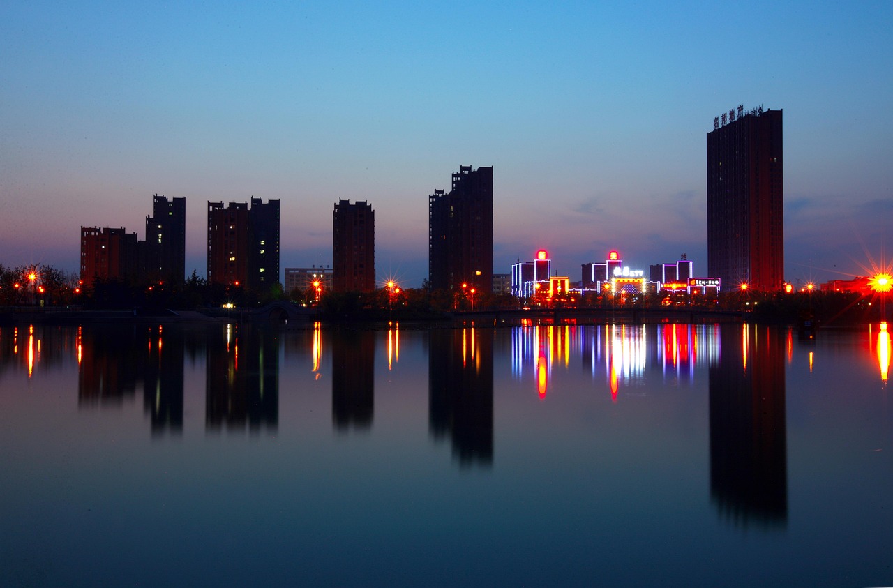 双峰新盘发布重塑城市面貌，引领未来生活方式新篇章